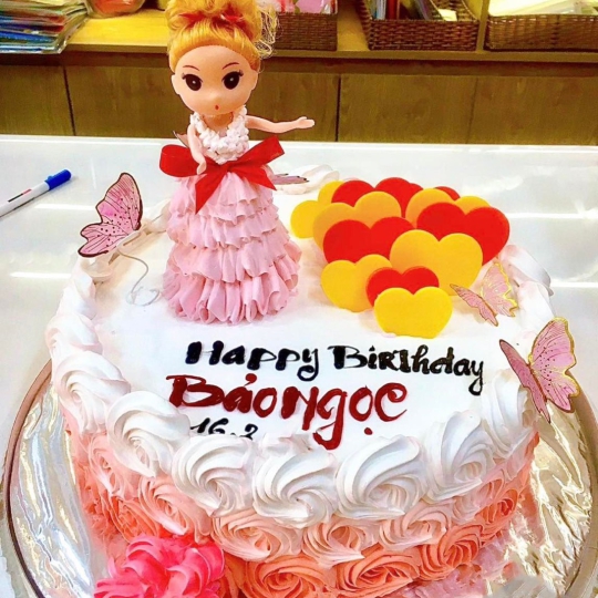 Bánh kem sữa hình búp bê